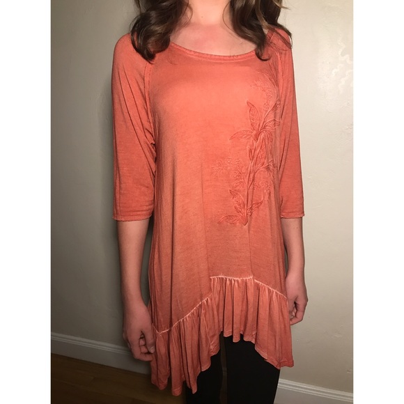 Embroidered 3/4 Raglan Sleeve Ruffle Hem Top - Picture 2 of 8